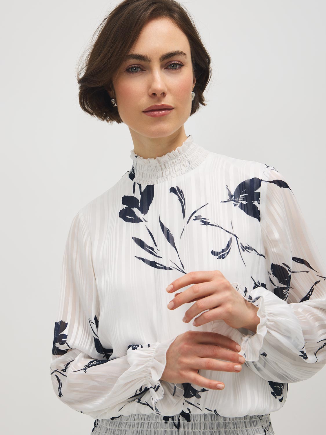 Floral Mock Neck Smocked Top – Suzy Shier