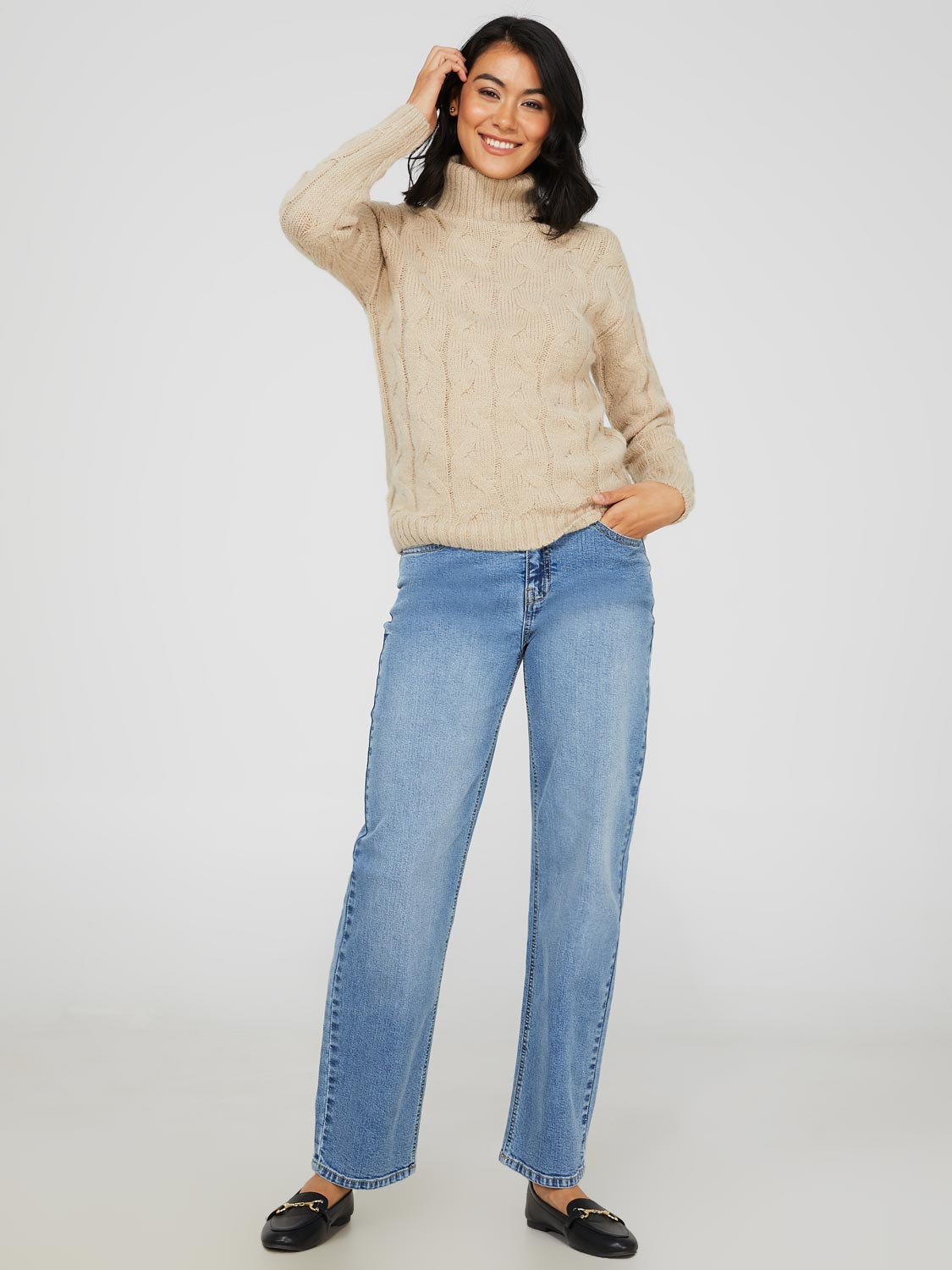 Low Rise Straight Leg Jean in Suzy Mid Wash