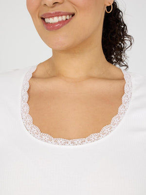 Haut côtelé à encolure dégagée et bordure en dentelle Pearl