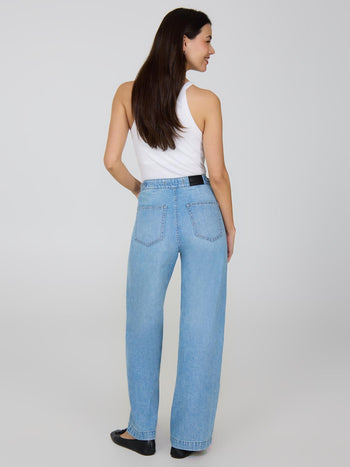 Jean 100% coton à jambe droite avec détail en métal Lt Denim Blasted