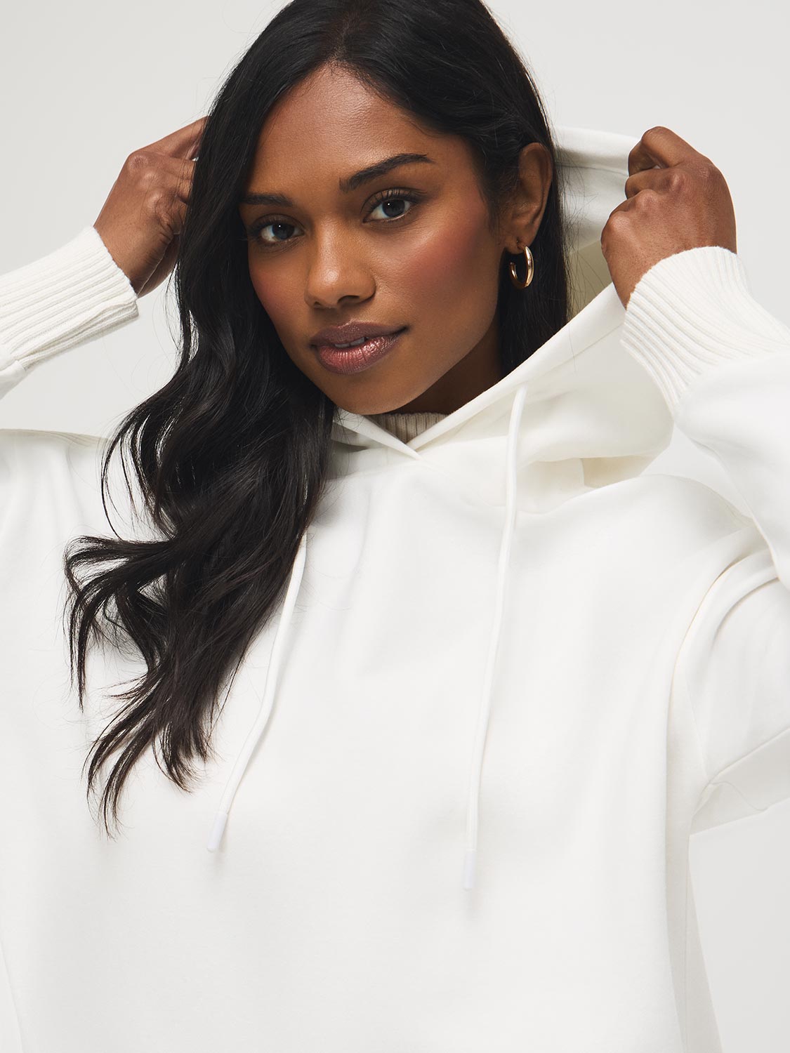 Women's Velvet Dresses, Gowns, & Jumpsuits | Le Château – Suzy Shier