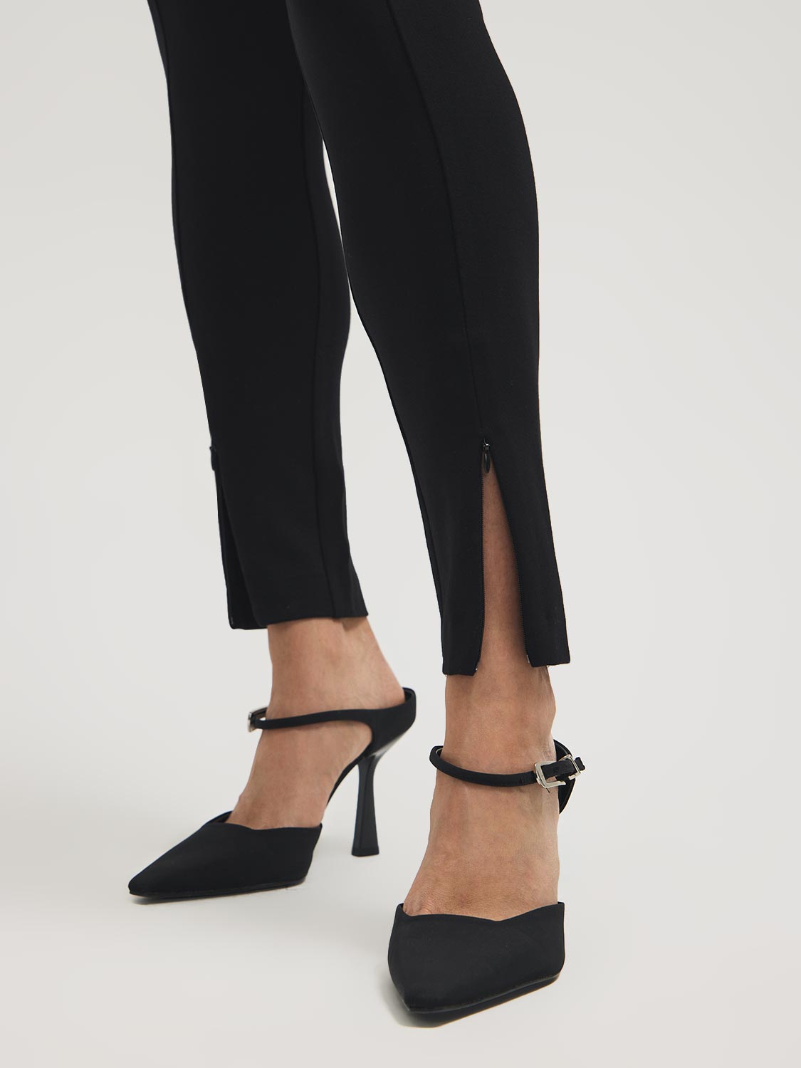 Pantalon à jambe ajustée avec fermeture éclair aux chevilles