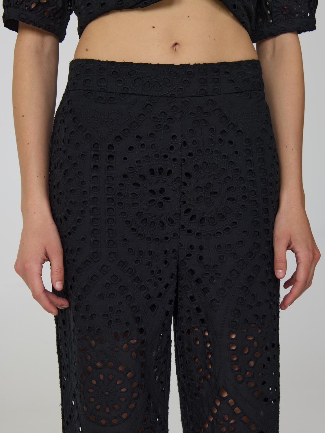 Cropped Eyelet Pants – Suzy Shier Cropped Eyelet Pants – Suzy Shier