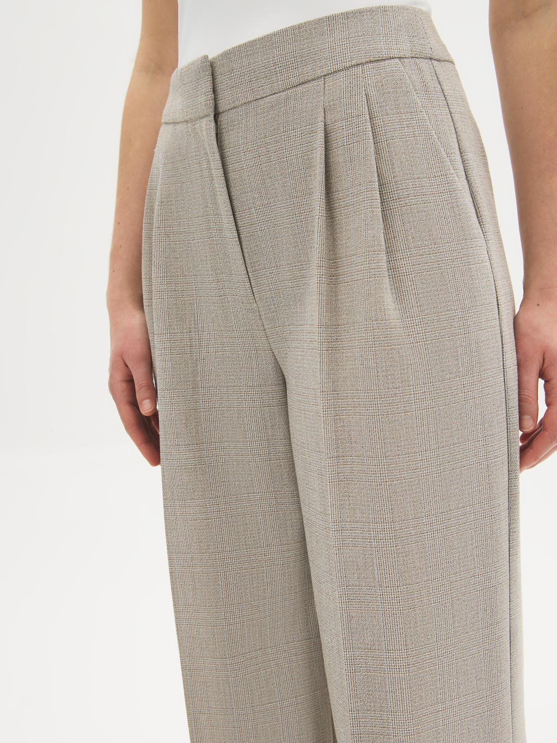 Pantalon à jambe large avec plis et carreaux
