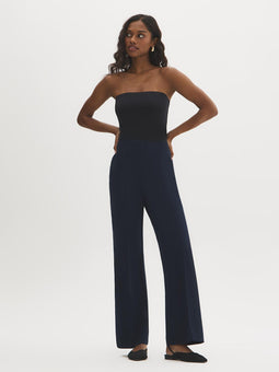  <span style='background-color: rgba(245, 245, 245, 0.6); color: #000000; font-family: Arial;'>Pants</span>