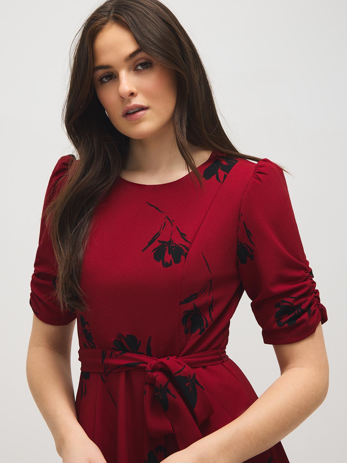 Robe mi-longue à manches aux coudes et imprimé floral