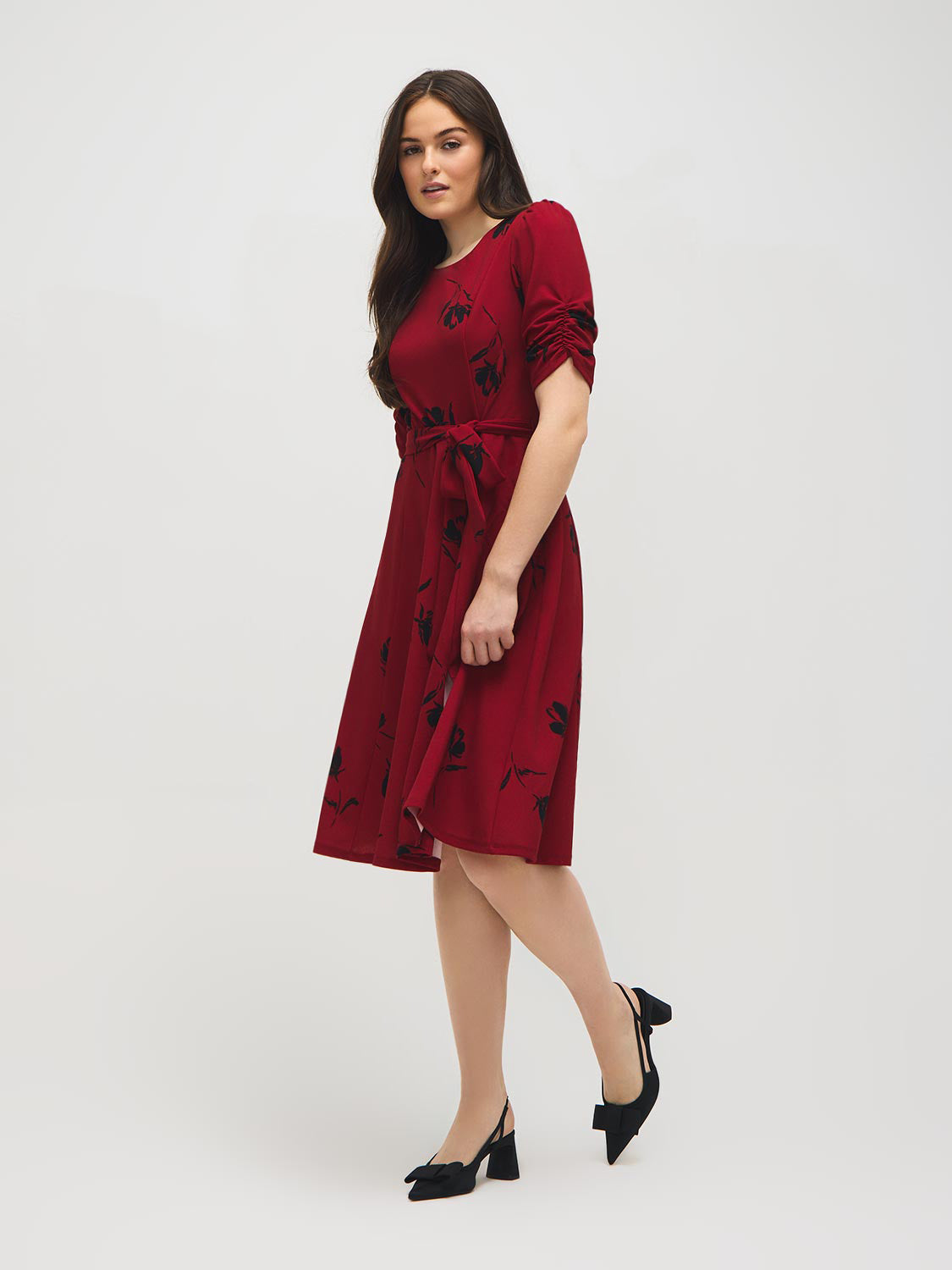 Robe mi-longue à manches aux coudes et imprimé floral
