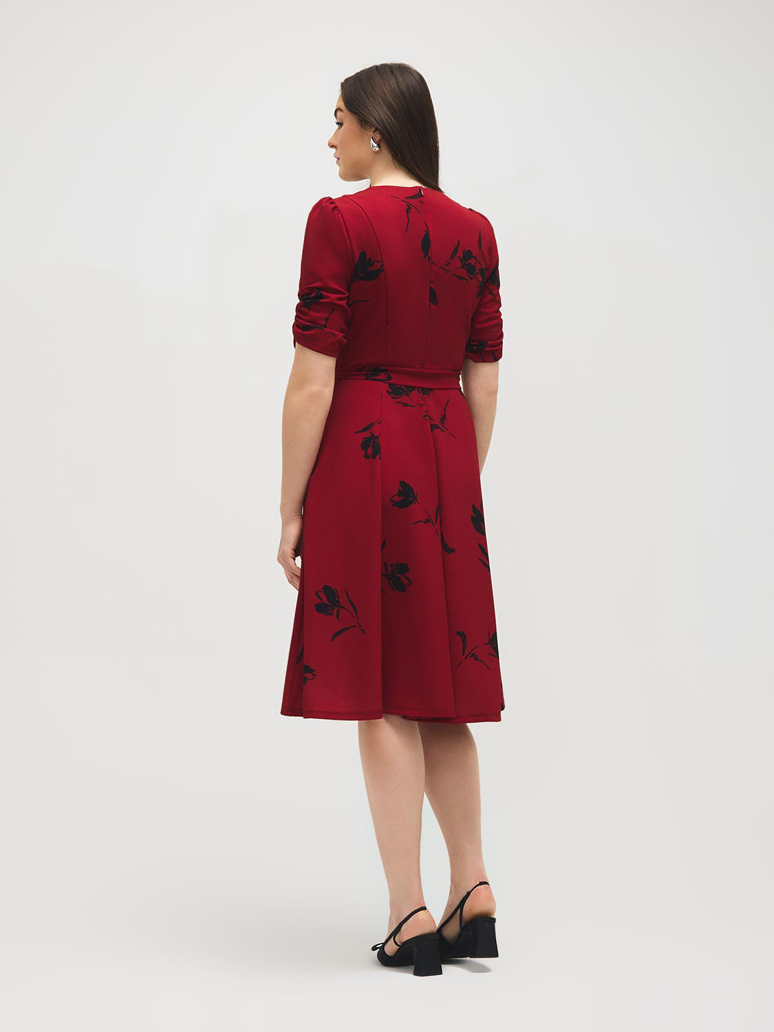 Robe mi-longue à manches aux coudes et imprimé floral