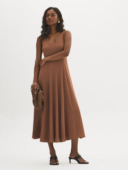  <span style='background-color: rgba(245, 245, 245, 0.6); color: #000000; font-family: Arial;'>Dresses</span>