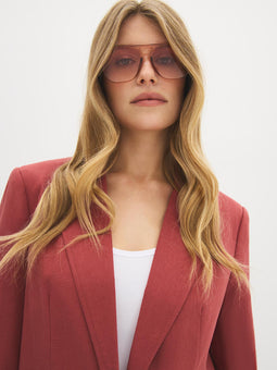  <span style='background-color: rgba(245, 245, 245, 0.6); color: #000000; font-family: Arial;'>Sunglasses</span>