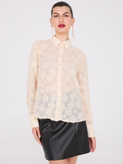 Blouse texturée et boutonnée sur le devant