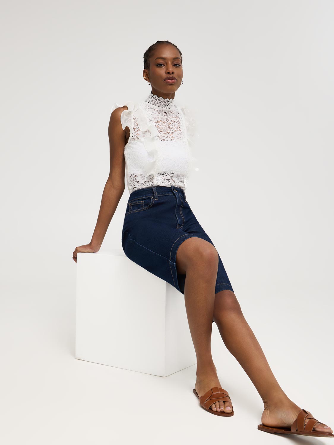 Ruffle Detail Sleeveless Lace Top – Suzy Shier