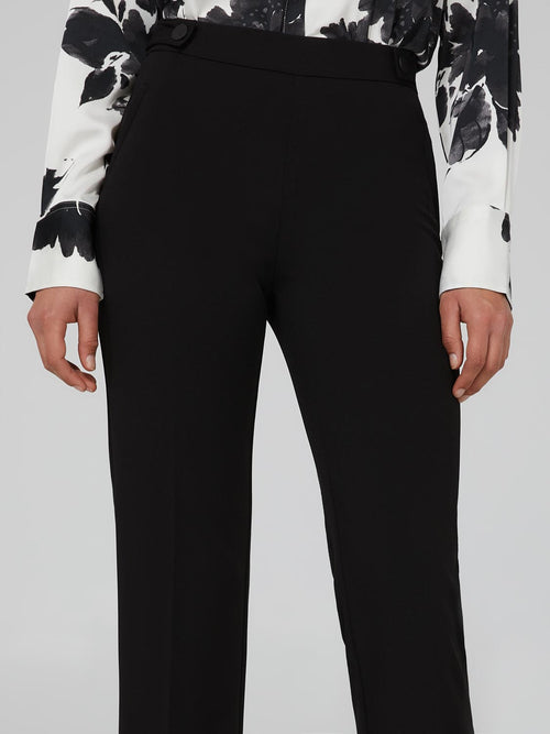 Pantalon à enfiler à jambe droite et devant épuré
