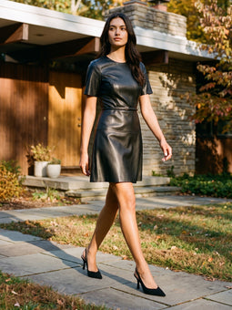  <span style='background-color: rgba(245, 245, 245, 0.6); color: #000000; font-family: Arial;'>Mini Dresses</span>
