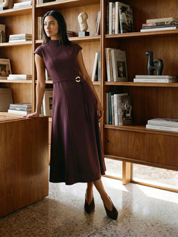  <span style='background-color: rgba(245, 245, 245, 0.6); color: #000000; font-family: Arial; font-size: 26px;'>Dresses</span>