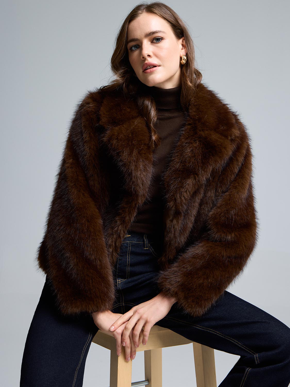 Veste courte en fausse fourrure