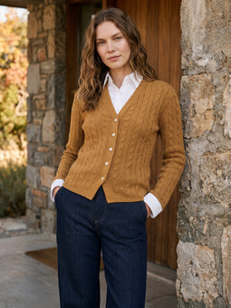  <span style='background-color: rgba(245, 245, 245, 0.6); color: #000000; font-family: Arial; font-size: 24px'>Tops & Blouses</span>