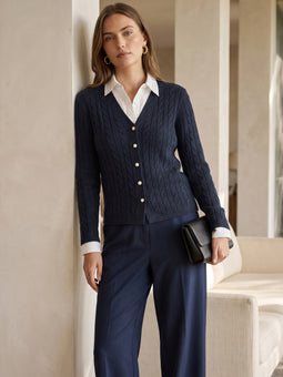  <span style='background-color: rgba(245, 245, 245, 0.6); color: #000000; font-family: Arial;'>Sweaters & Cardigans</span>