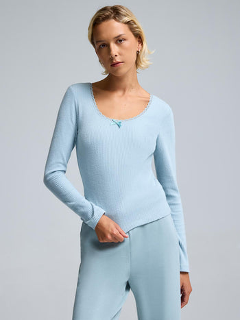 Haut de pyjama finement côtelé avec bordure en dentelle Provence Blue