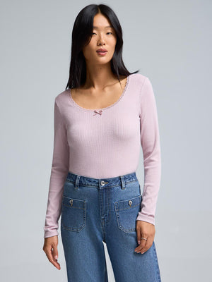 Haut de pyjama finement côtelé avec bordure en dentelle Pink Dust