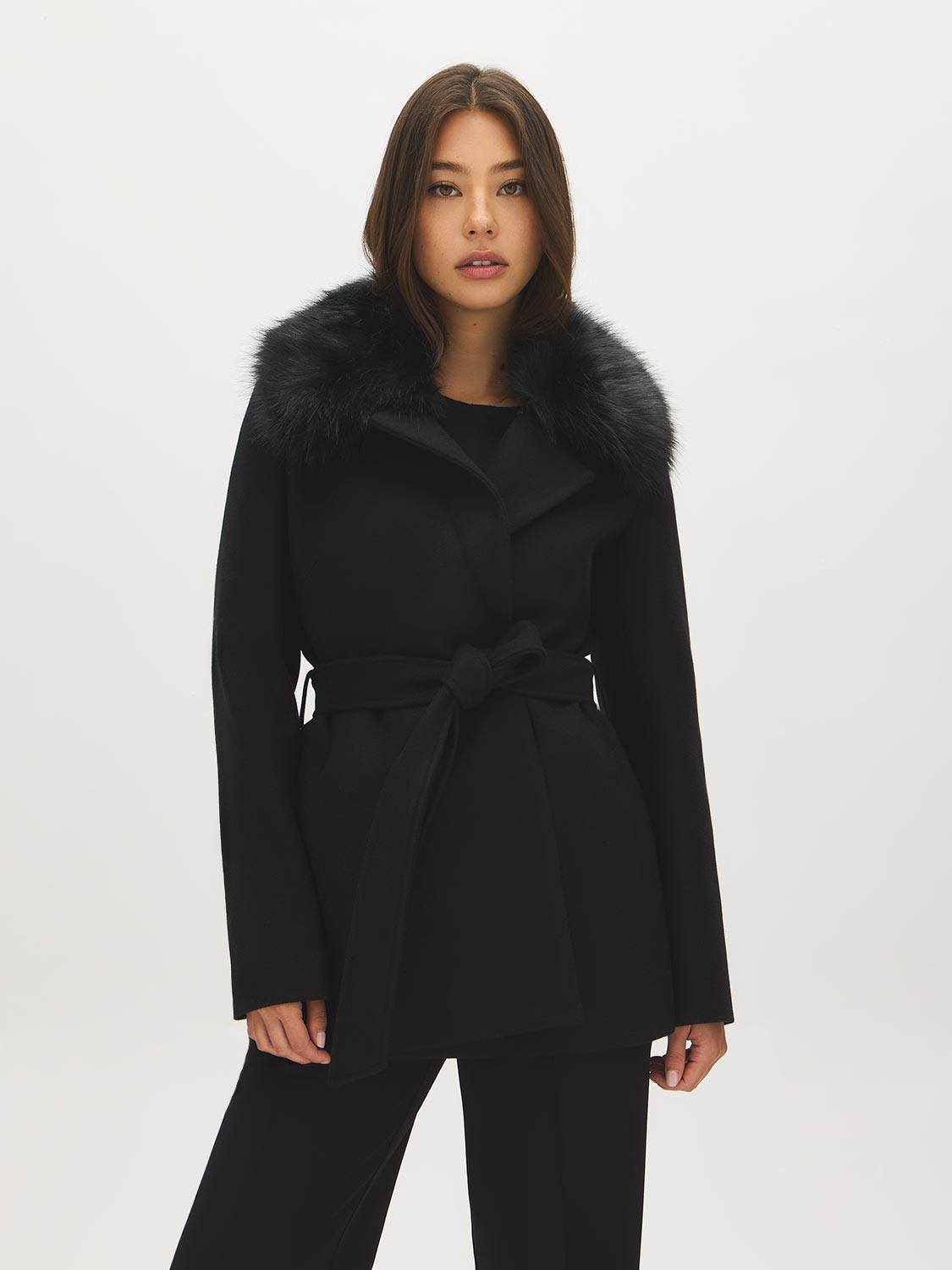 Manteau court ceinturé en fausse laine avec col en fourrure amovible