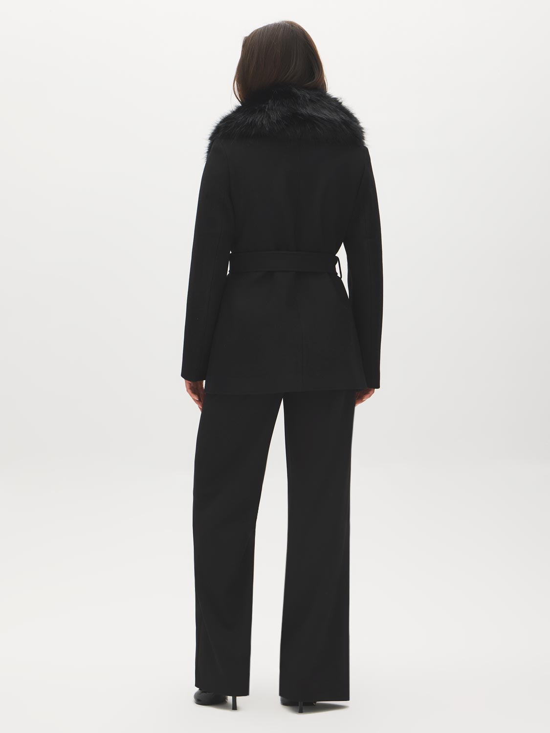 Manteau court ceinturé en fausse laine avec col en fourrure amovible