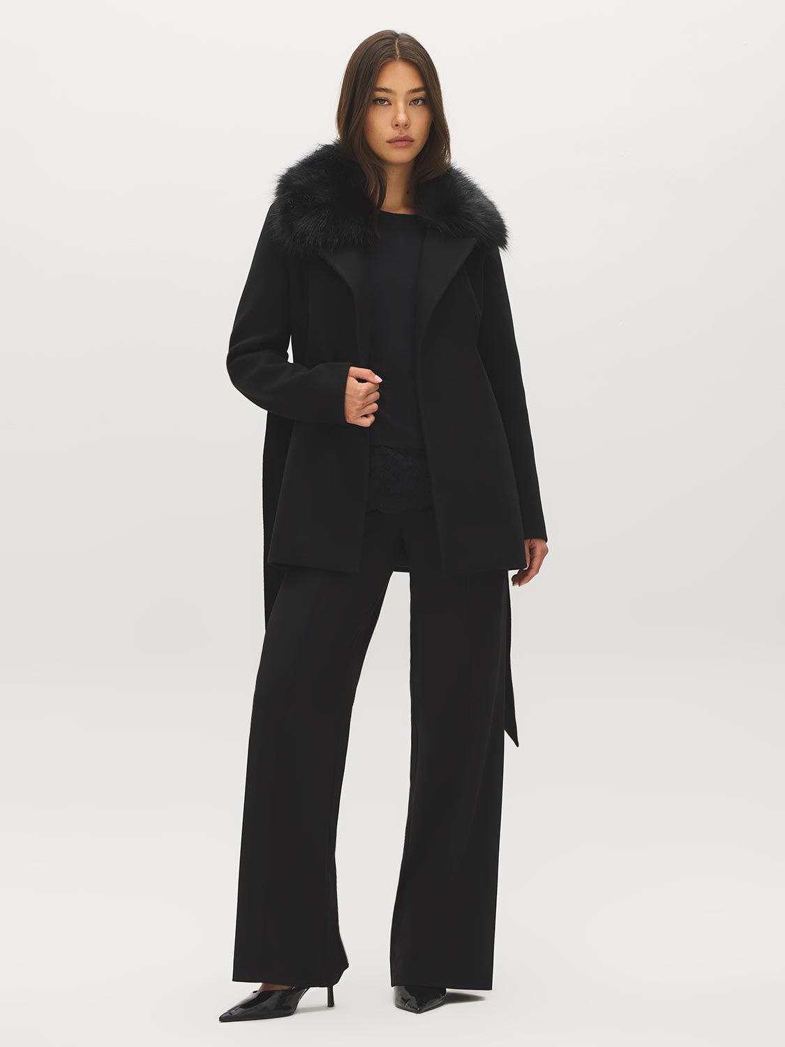 Manteau court ceinturé en fausse laine avec col en fourrure amovible
