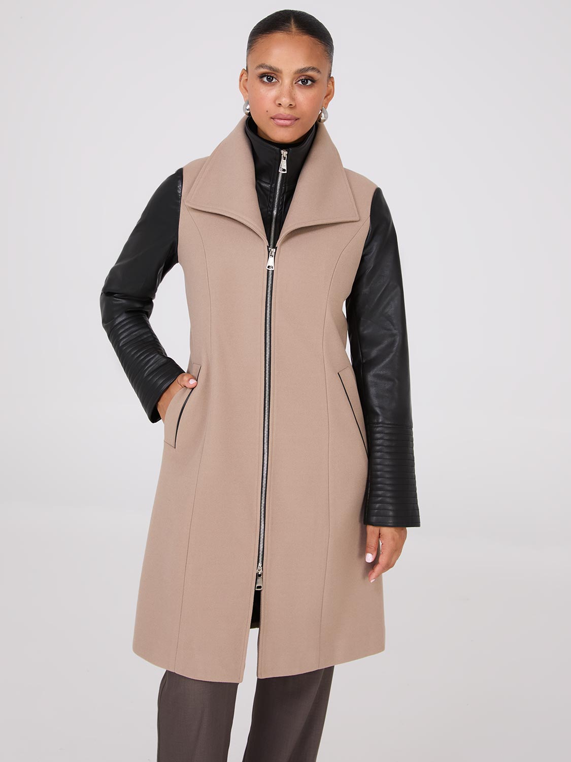 Manteau mi long avec details en faux cuir