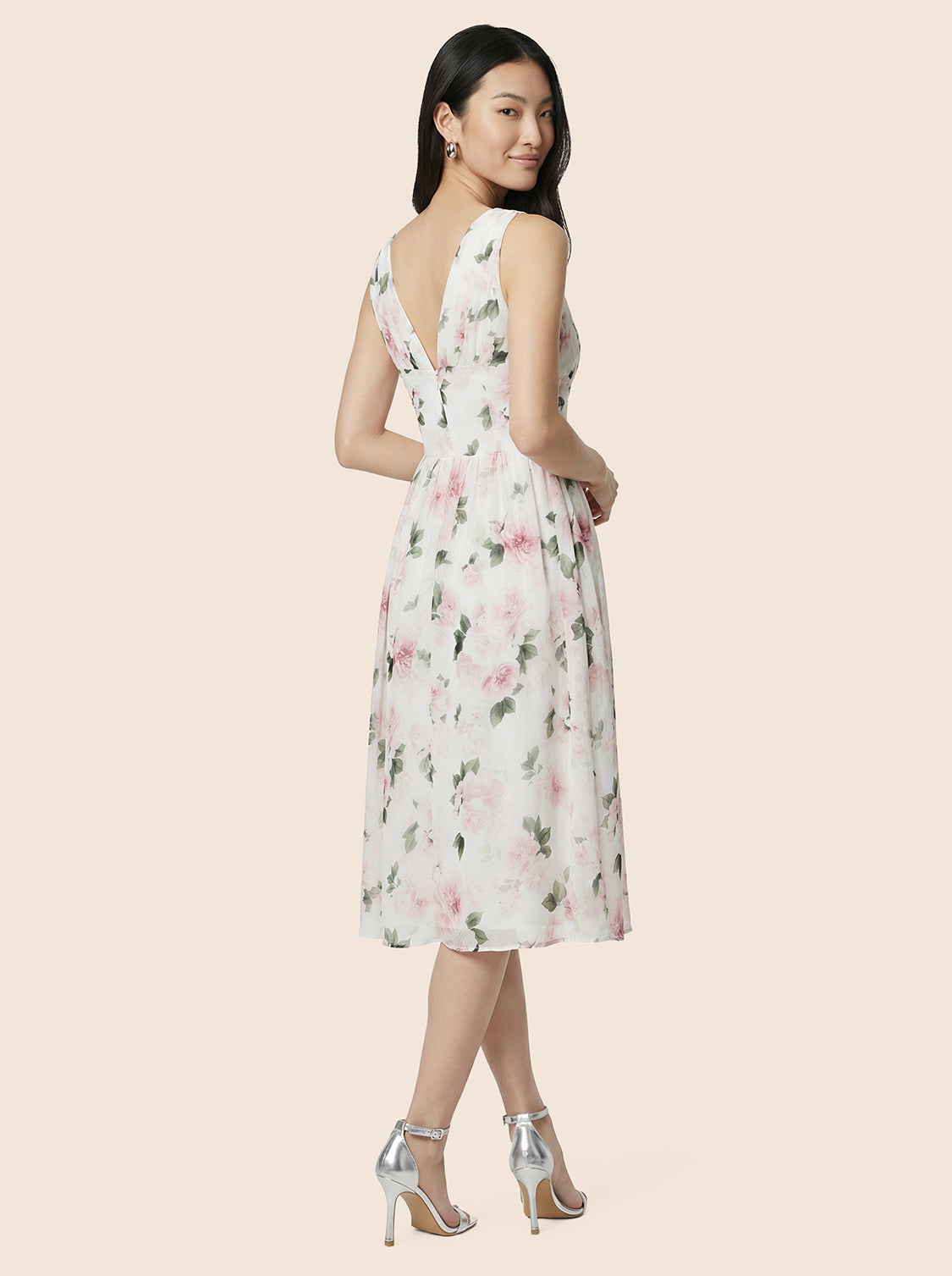 Robe mi-longue ajustée et évasée à motif floral