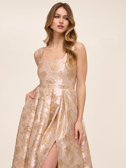  <span style='background-color: #f5f5f5; color: #000000;'>Evening Gowns</span>