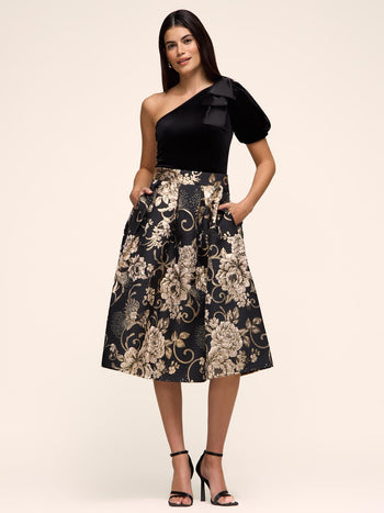 One-Shoulder Velvet Top Black