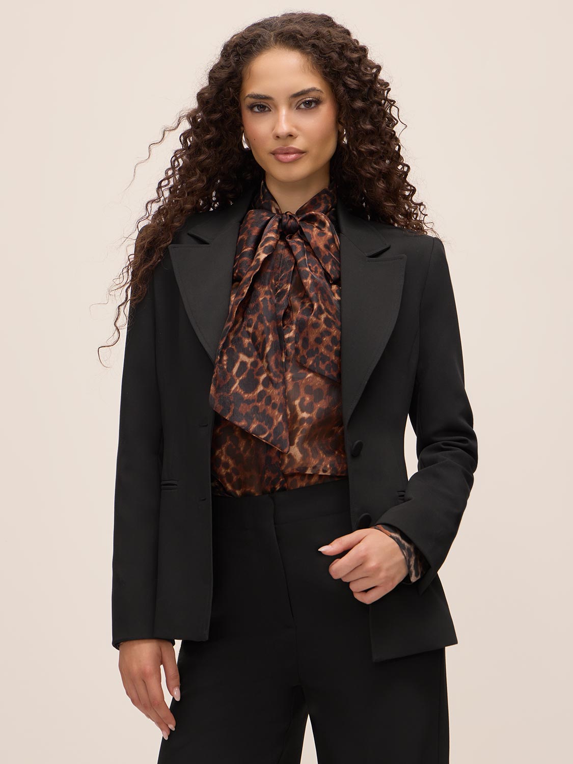 Black Wide Shoulder Woven Blazer - Woman Wearing Tailored Single-Breasted Jacket - Le Chateau