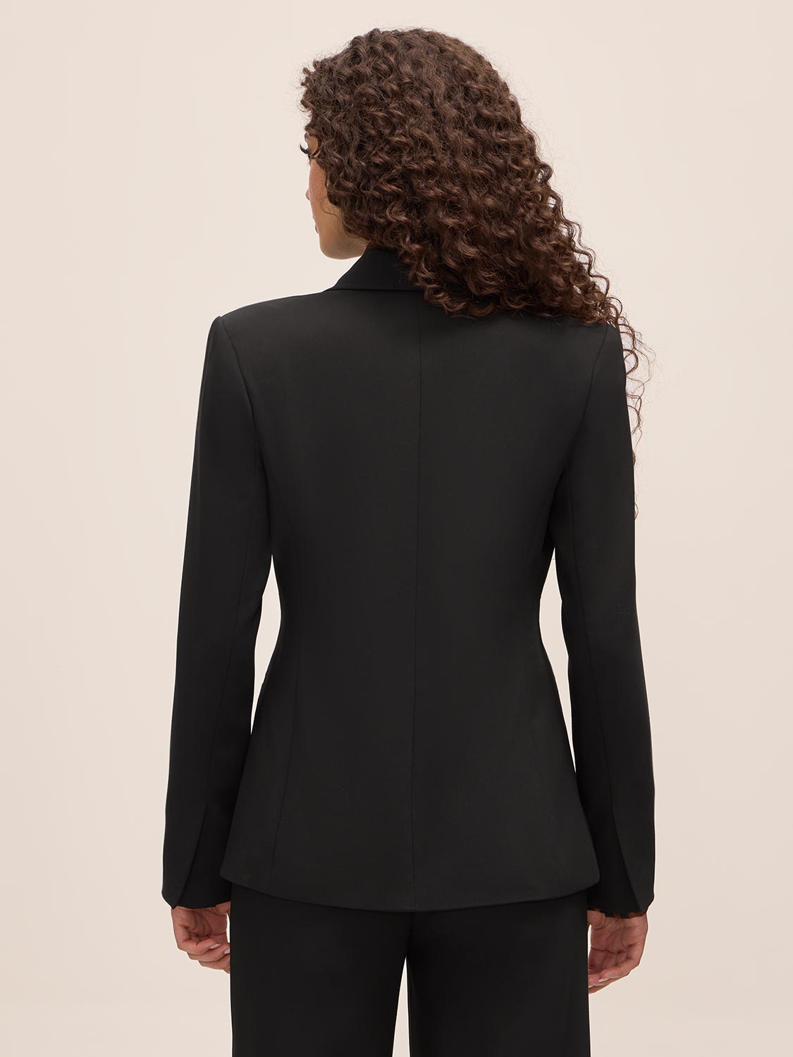 Black Wide Shoulder Woven Blazer - Woman Wearing Tailored Single-Breasted Jacket - Le Chateau