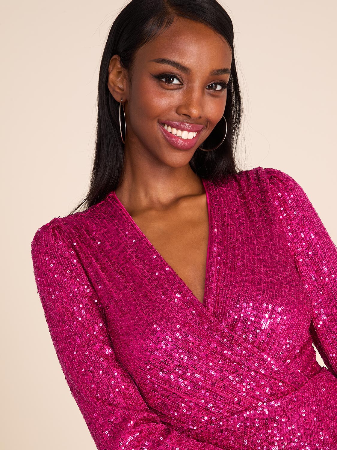 Robe à paillettes rose vif - Mini, manches longues | Le Robe à paillettes rose vif - Mini, manches longues | Le