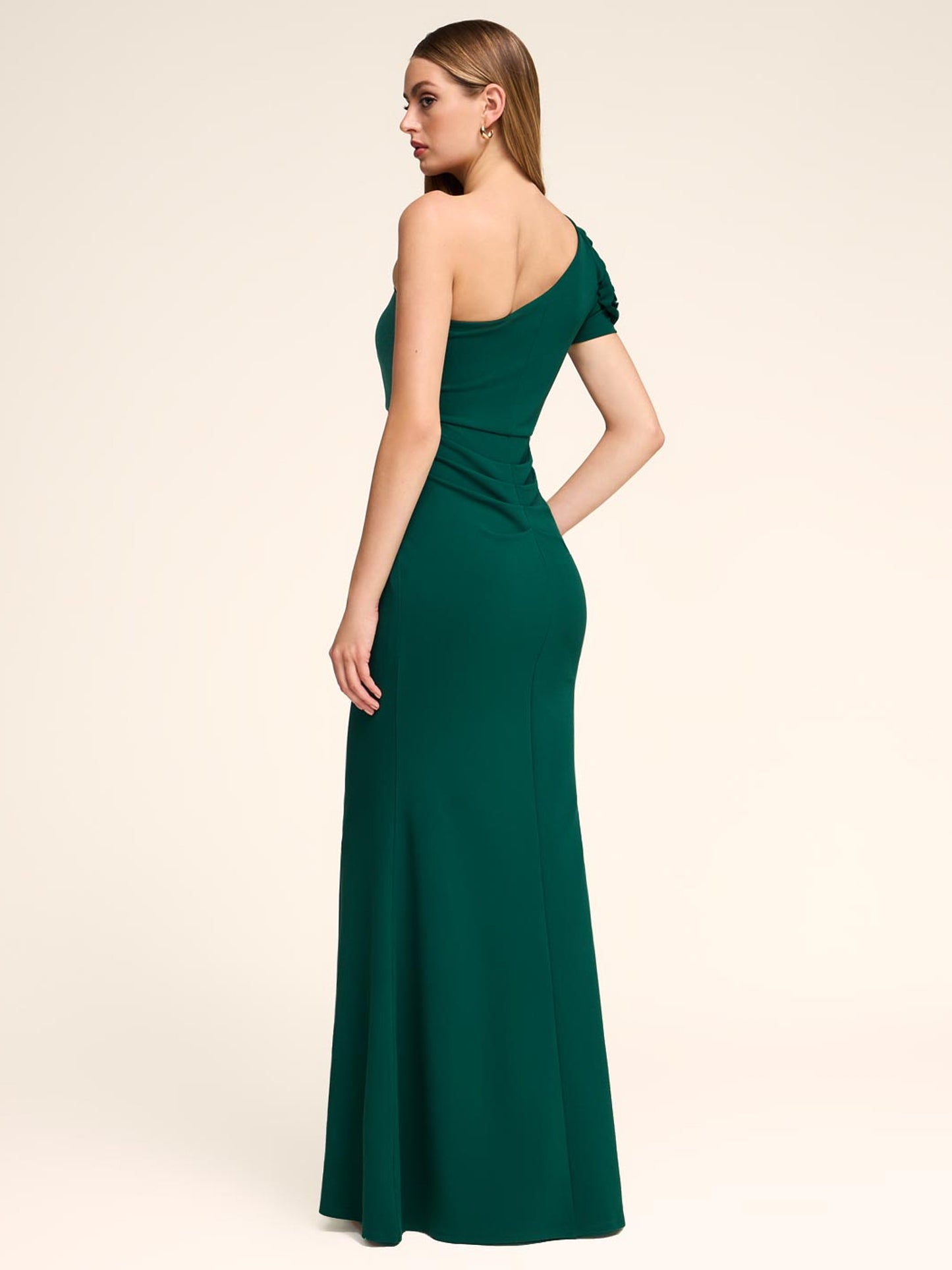 Metallic Crinkle Knit Halter Neck Gown | Le Chateau Suzy Shier Metallic Crinkle Knit Halter Neck Gown | Le Chateau Suzy Shier