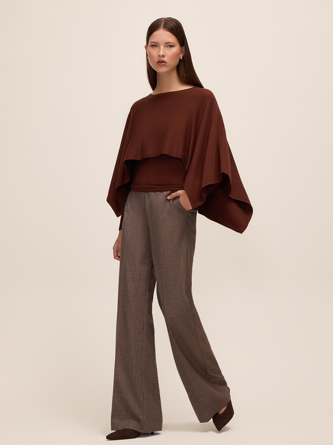 Toffee Cape Poncho Knit Sweater - Flowing Silhouette Layered Knitwear - Le Chateau