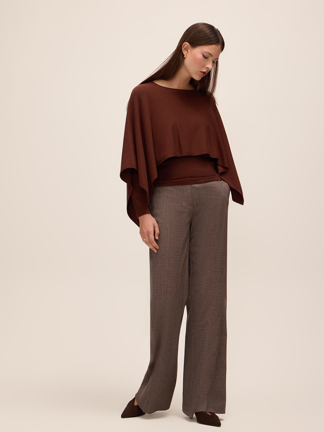 Toffee Cape Poncho Knit Sweater - Flowing Silhouette Layered Knitwear - Le Chateau