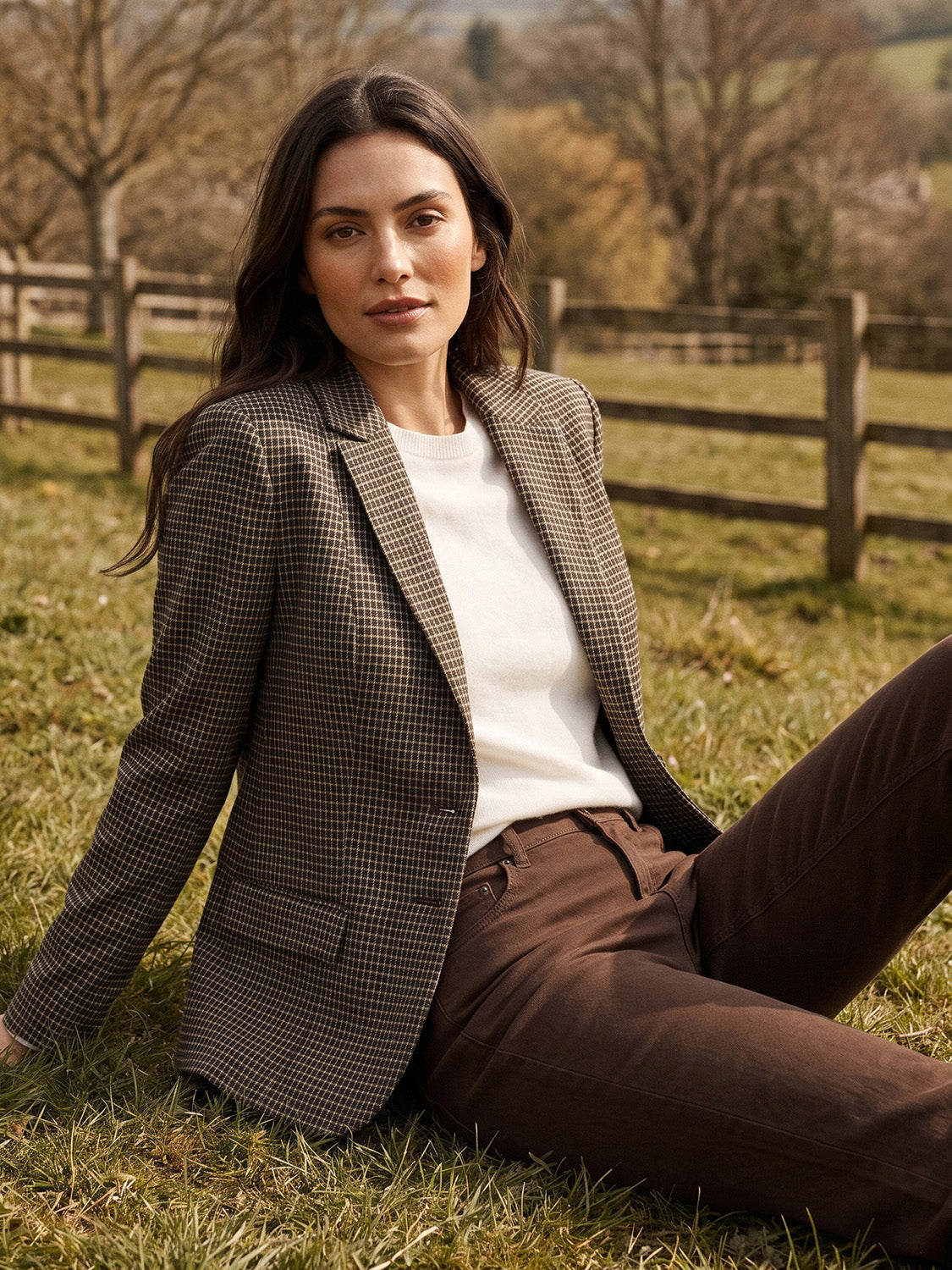 Brown/Beige Yarn-Dye Blazer with Contrast Collar - Woman Wearing Structured Woven Jacket - Suzy Shier