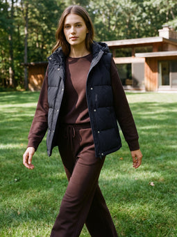  <span style='background-color: rgba(245, 245, 245, 0.6); color: #000000; font-family: Arial;'>Sweatshirts & Casual Tops</span>
