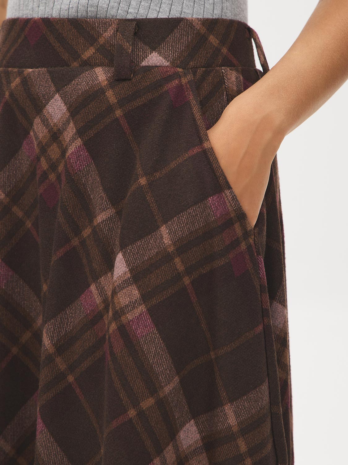 Brown Plaid Hacci Knit Pull-On Skirt - Pocket Detail - Suzy Shier