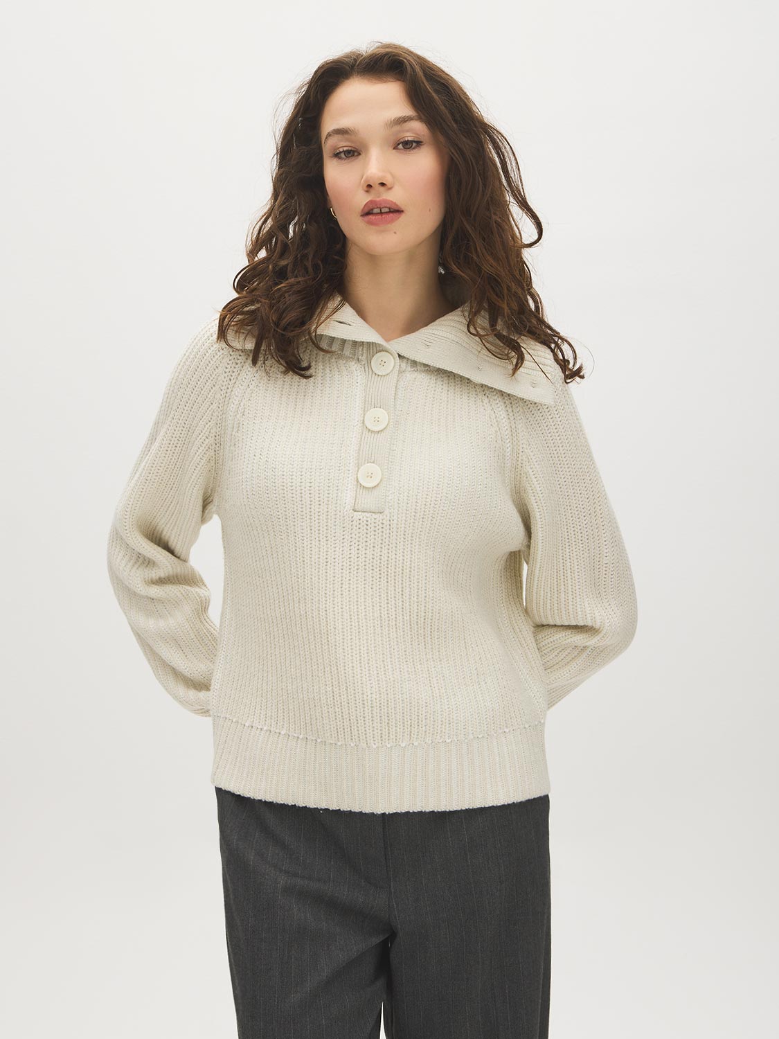 Wind Chime Ribbed Shaker Stitch Sweater - Woman Wearing Large Collar Knitwear - Suzy Shier