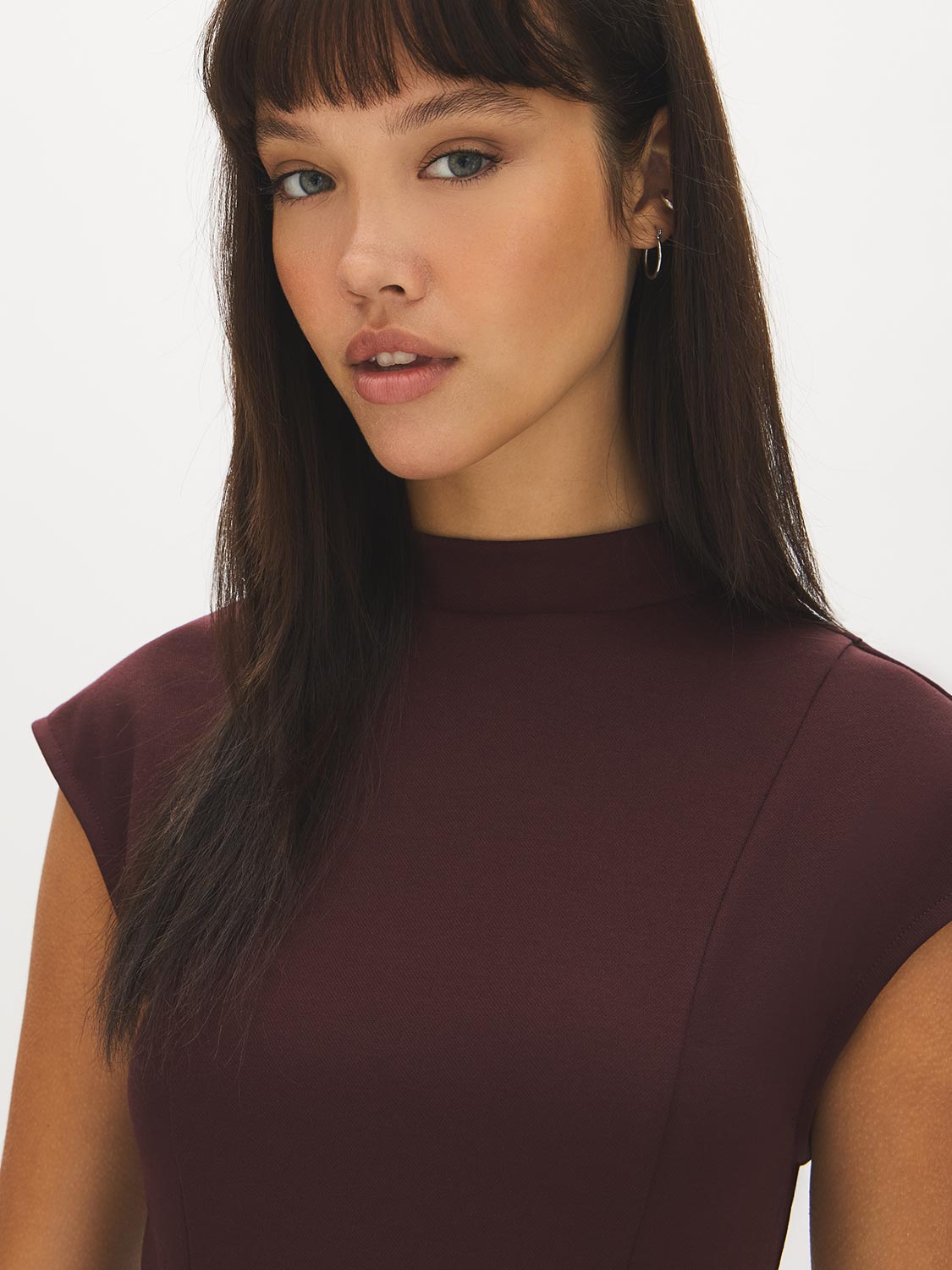 Winetasting Keyhole Back Knit Dress with Belt - Close-up Neckline Detail - Suzy Shier