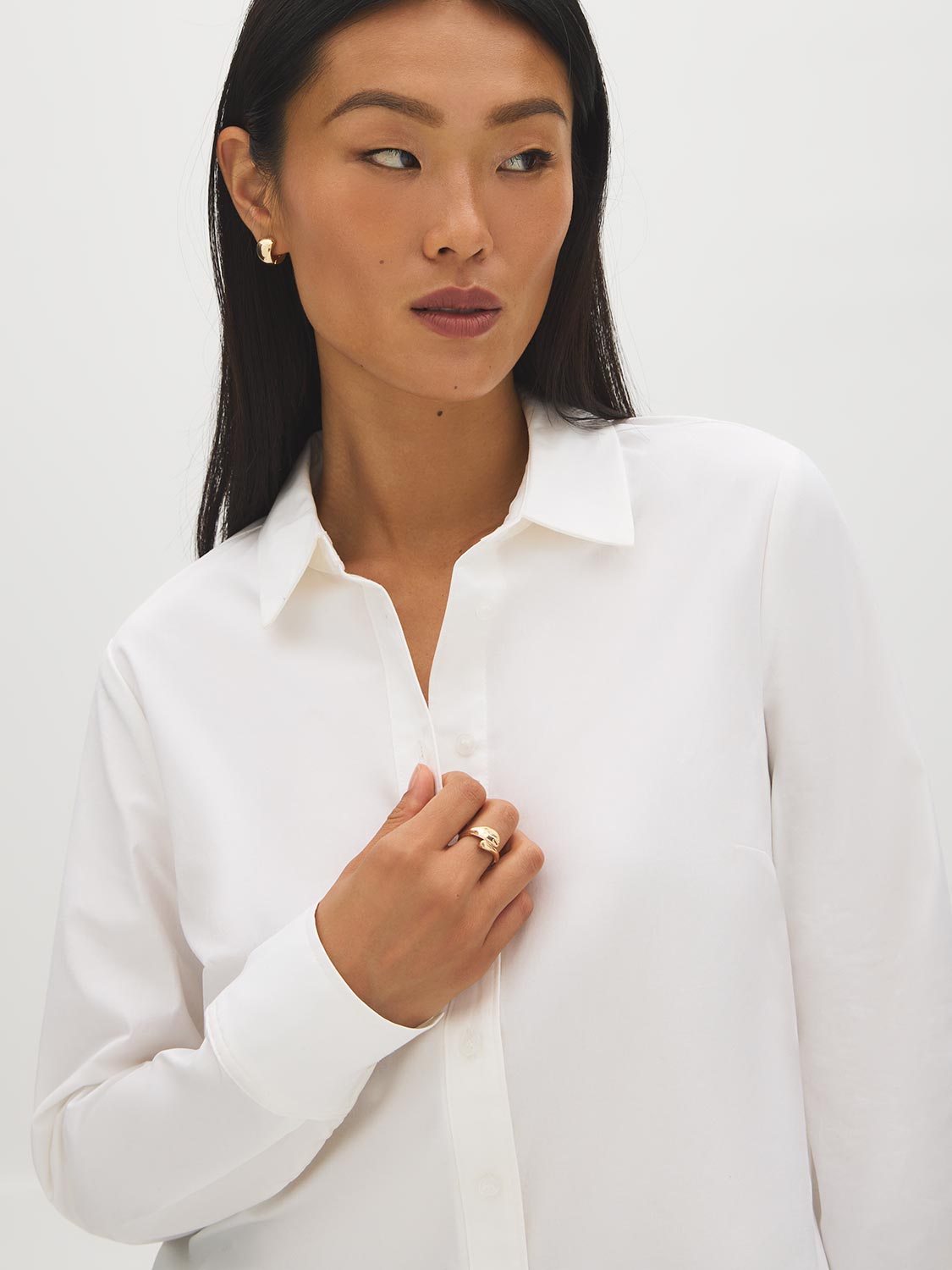 Bright White Poplin Button-Front Blouse - Close-up Collar Detail - Suzy Shier