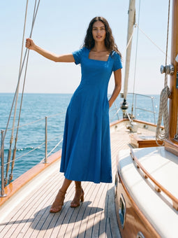  <span style='background-color: rgba(245, 245, 245, 0.6); color: #000000; font-family: Arial;'>Dresses</span>