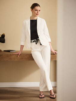  <span style='background-color: rgba(245, 245, 245, 0.6); color: #000000; font-family: Arial;'>Pants</span>