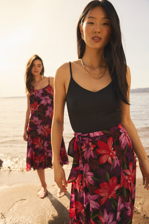 Camisole double épaisseur à col en V Black