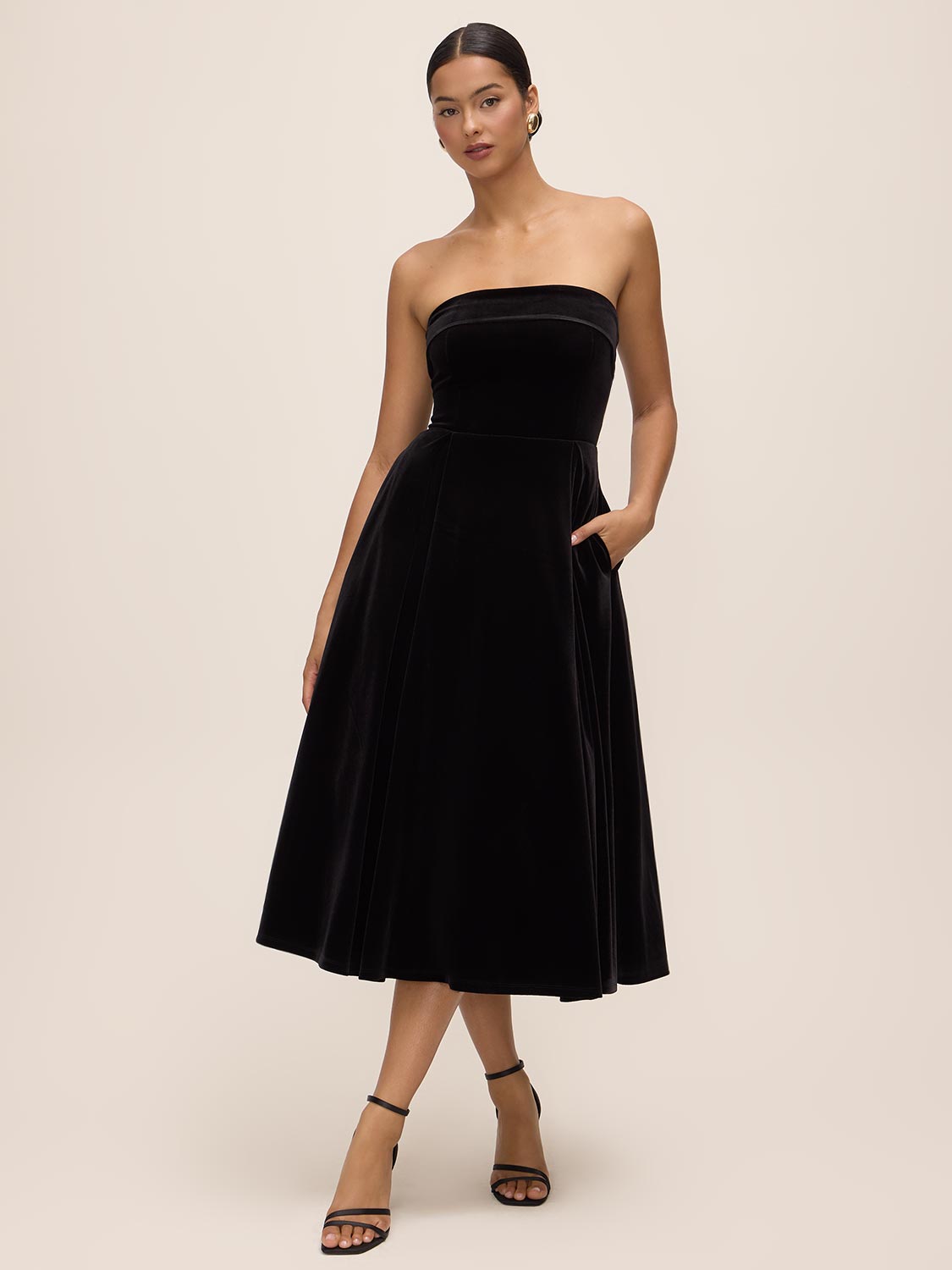 Black Velour Strapless Fit & Flare Dress - Woman Wearing Elegant Evening Dress with Pockets - Le Chateau