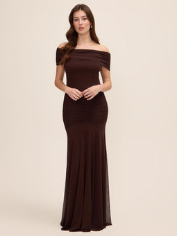  <span style='background-color: rgba(245, 245, 245, 0.6); color: #000000; font-family: Arial;'>Evening Gowns</span>