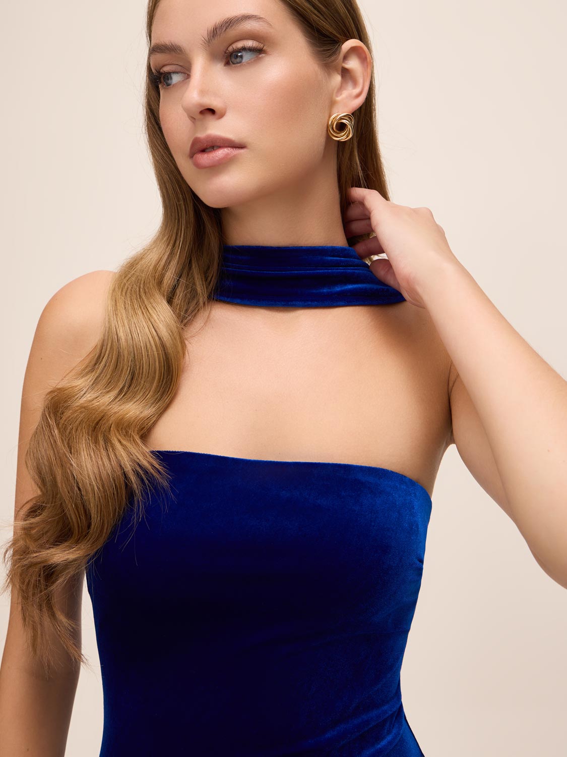 Sapphire Sweetheart Velour Midi Sheath Dress - Close-up Neck Detail - Le Chateau