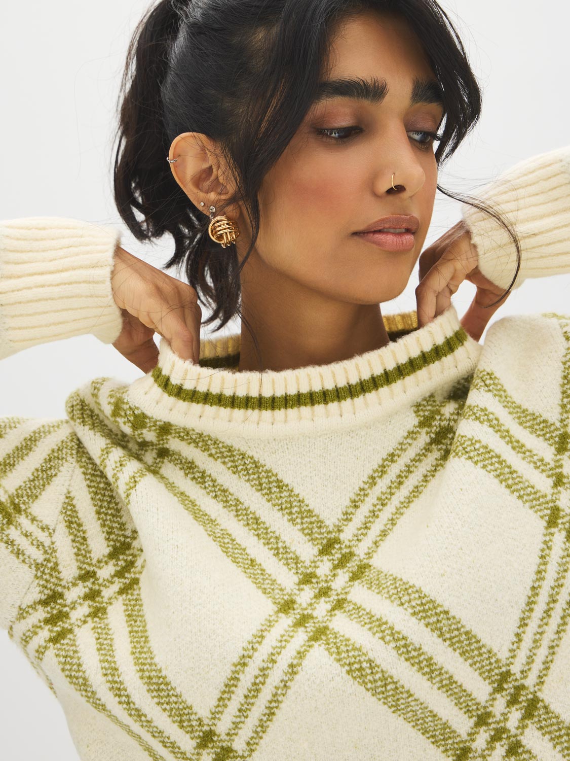 Off White/Green Jacquard Crew Neck Sweater - Close-up Collar Detail - Suzy Shier